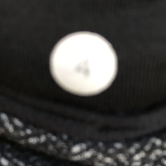 LULULEMON CROP LEGGINGS IN BLACK/GRAY - Picture 4 of 6